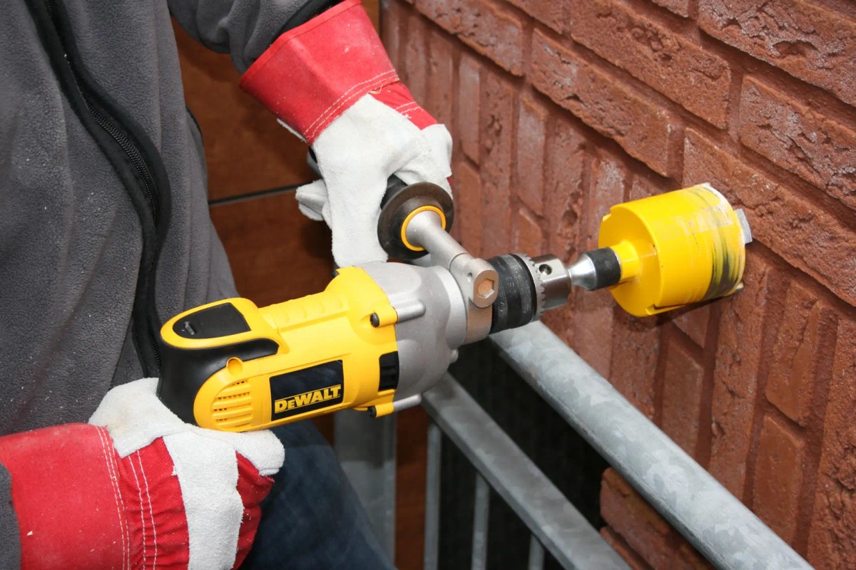 Furadeira de Impacto 5/8" (16MM), 1.300W, 2 Velocidade Mecânicas, C/ Maleta, 220V DeWalt — foto 4