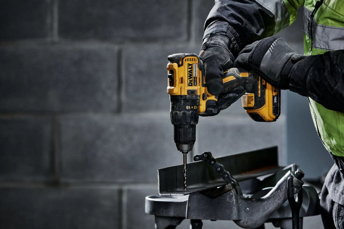 Parafusadeira/Furadeira 1/2" (13MM) 20V MAX* Li-ion Brushless, 2 Baterias 2AH, (DCB203) Carregador Bivolt (DCB107) e Maleta DeWalt — foto 3