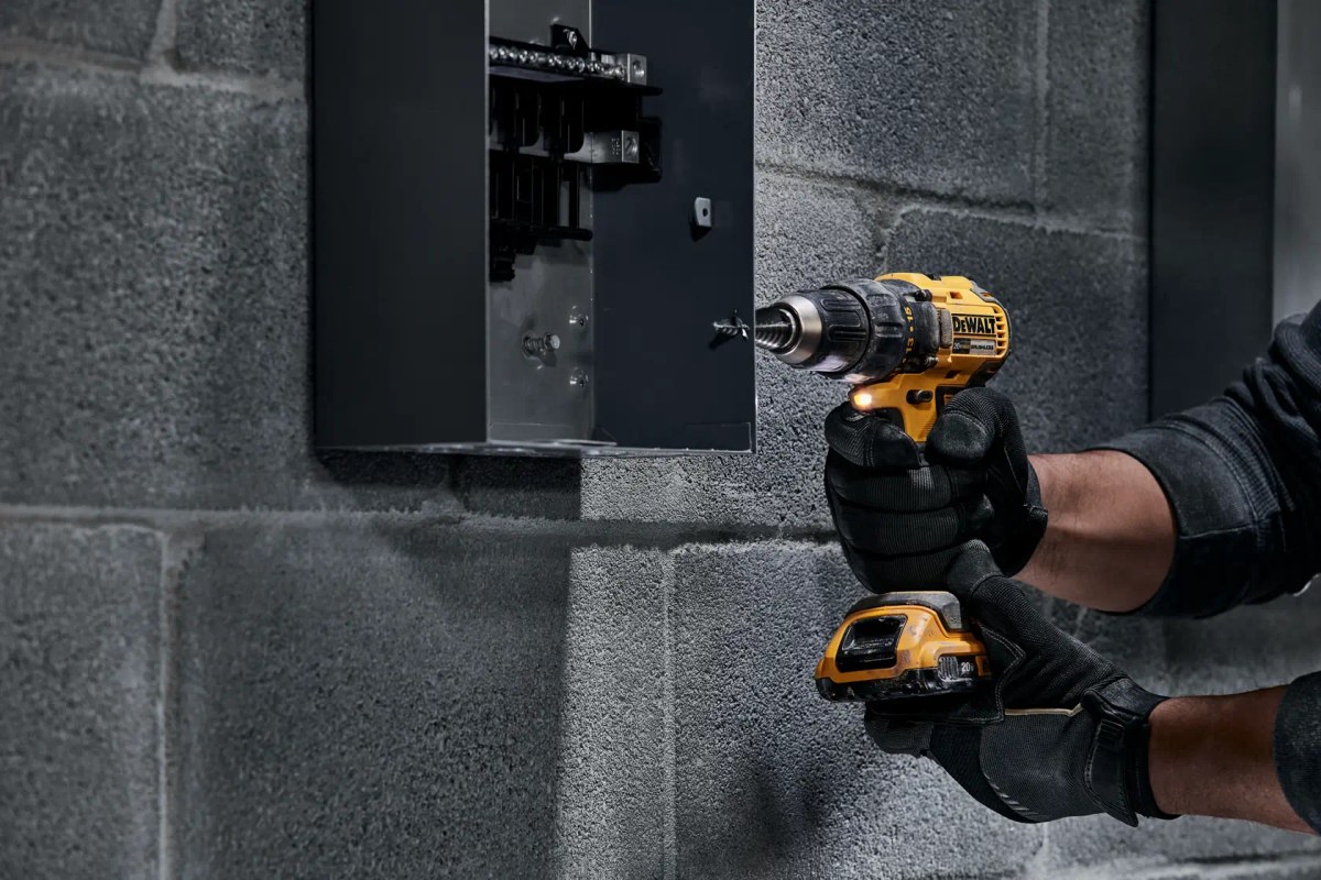 Parafusadeira/Furadeira 1/2" (13MM) 20V MAX* Li-ion Brushless, 2 Baterias 2AH, (DCB203) Carregador Bivolt (DCB107) e Maleta DeWalt — foto 4