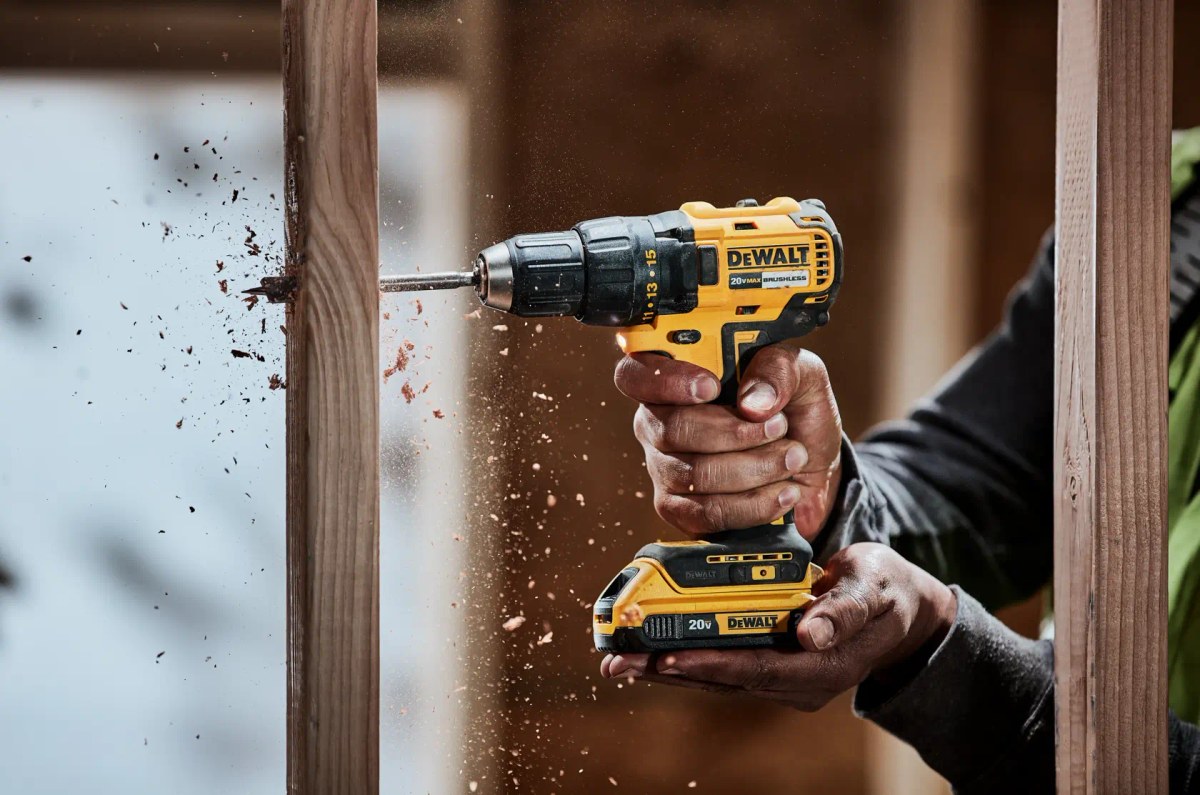Parafusadeira/Furadeira 1/2" (13MM) 20V MAX* Li-ion Brushless, 2 Baterias 2AH, (DCB203) Carregador Bivolt (DCB107) e Maleta DeWalt — foto 5