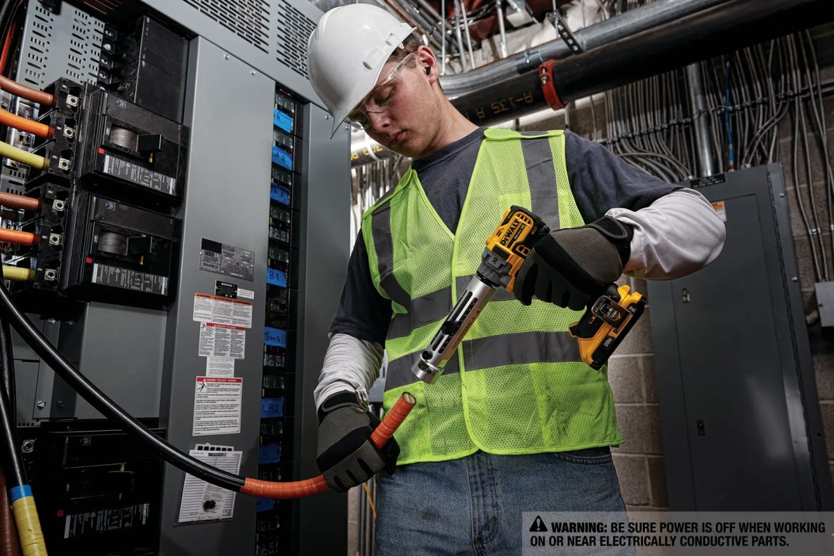 Descascador de Cabos Cu/Al 750 Mcu 20V MAX* com 1 Bateria 2AH (DCB203) e Carrg Bivolt (DCB107-BR) DeWalt — foto 3