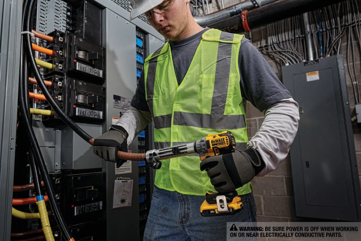 Descascador de Cabos Cu/Al 750 Mcu 20V MAX* com 1 Bateria 2AH (DCB203) e Carrg Bivolt (DCB107-BR) DeWalt — foto 4