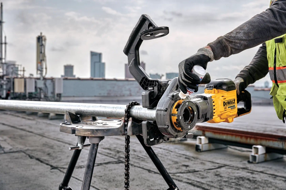 Rosqueadeira de Tubos 60V MAX* Flexvolt com 6 Cabeçotes e 2 Baterias Resist a Óleo 9AH, Garreg 220V DeWalt — foto 4