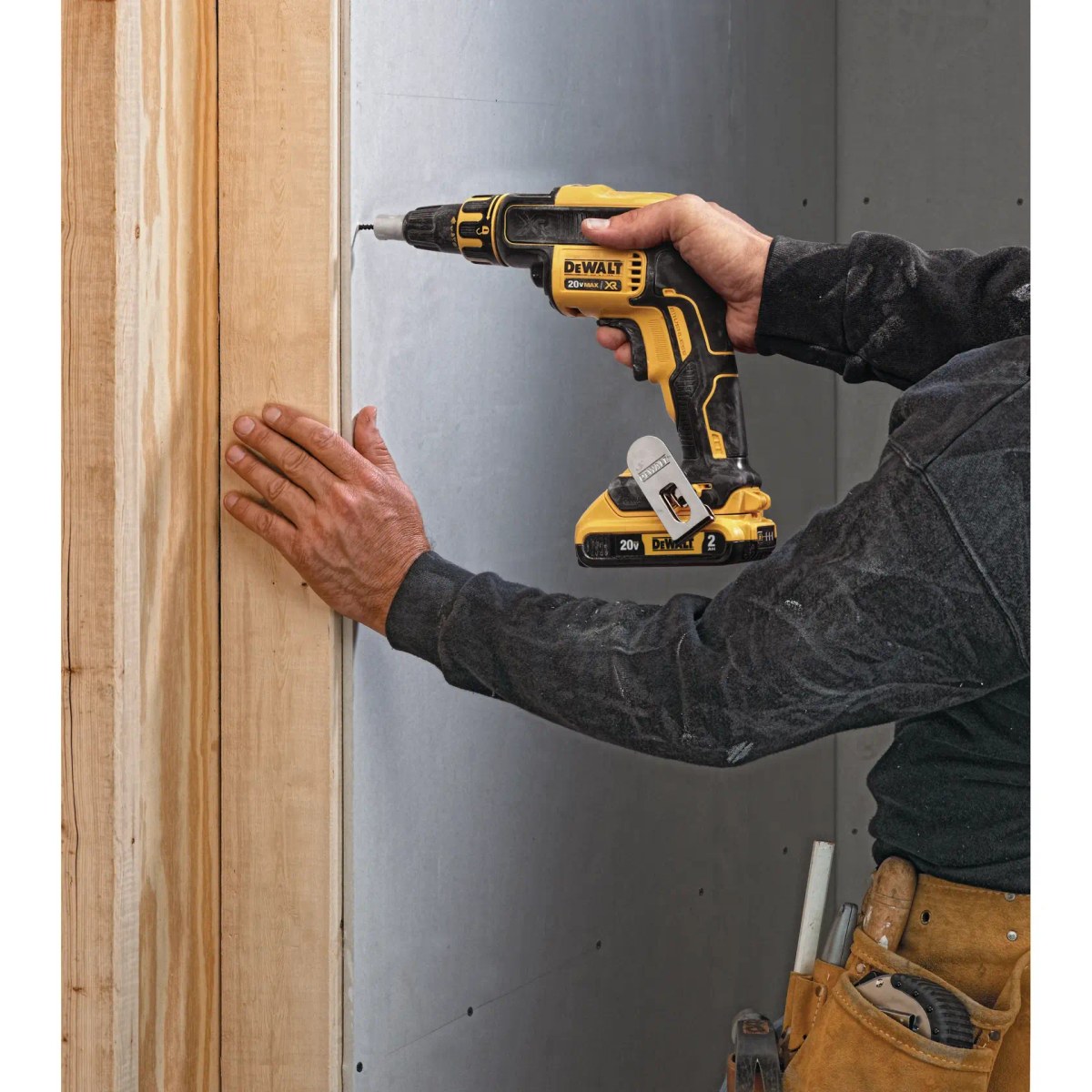Parafusadeira Drywall 1/4" (6,35MM) 20V MAX* Li-ion Brushless, 2BAT 2AH, (DCB203) Carregador 127V 4AH e DeWalt — foto 2