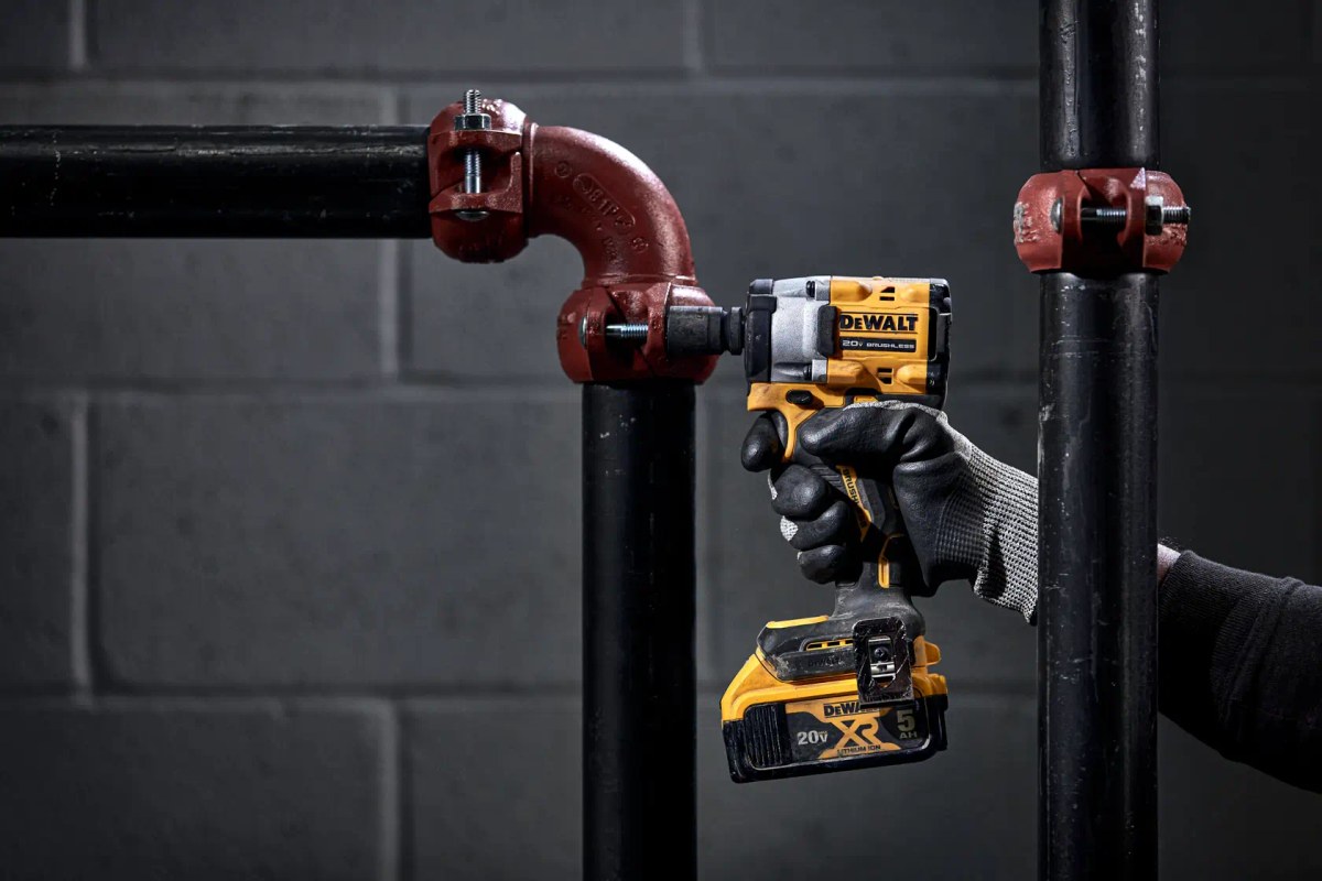 Chave de Impacto Atomic 1/2"(13MM) 20V MAX* Li-ion, Brushless 406NM sem Bateria e Carregador DeWalt — foto 4