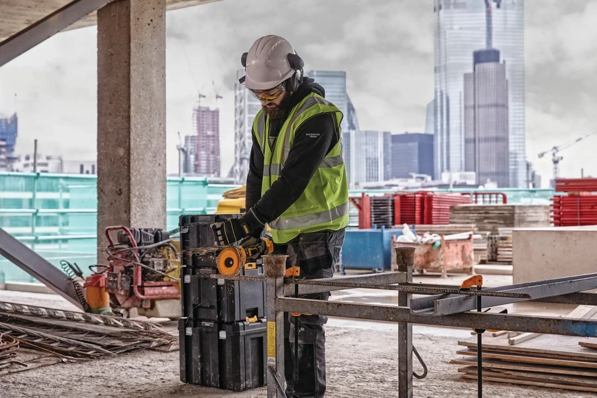 Esmerilhadeira Angular 5" (127MM) 60V MAX* Flexvolt Li-ion, Brushless 2 Baterias 6AH, (DCB606) Carregador 220 DeWalt — foto 4