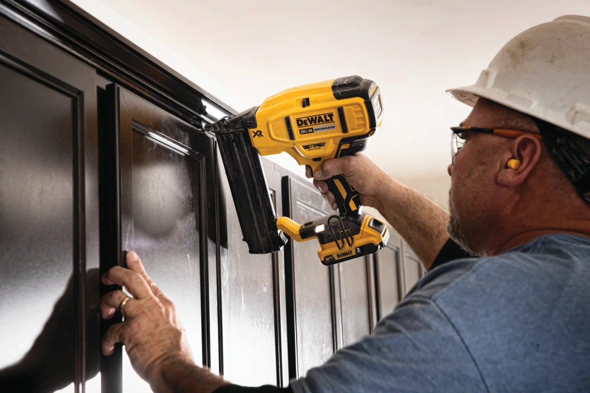 Pinador 18GA 20V MAX* Li-ion Brushless, sem Bateria e Carregador DeWalt — foto 3