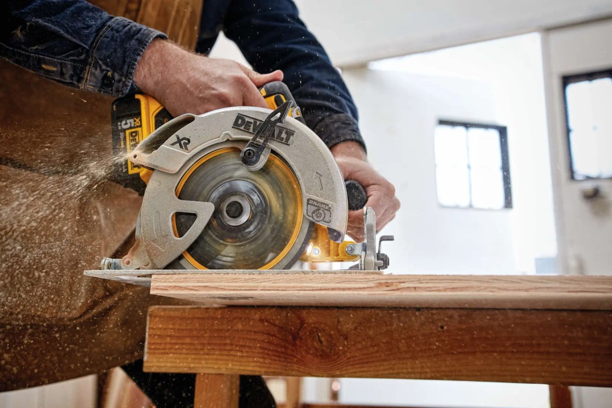 Serra Circular 7-1/4” (184MM) 20V MAX* Li-ion Brushless sem Bateria e Carregador DeWalt — foto 3
