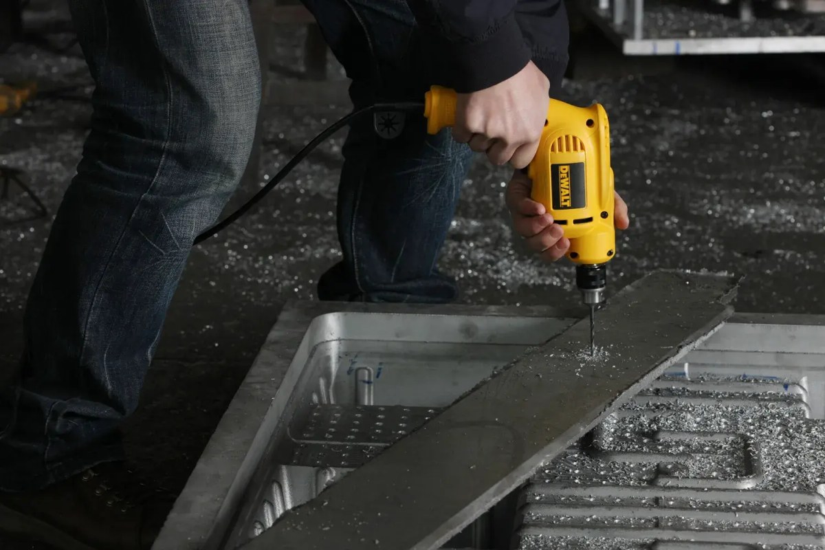 Furadeira 1/4" (6,35MM) 380W, Velocidade Variável Reversível, 220V DeWalt — foto 3